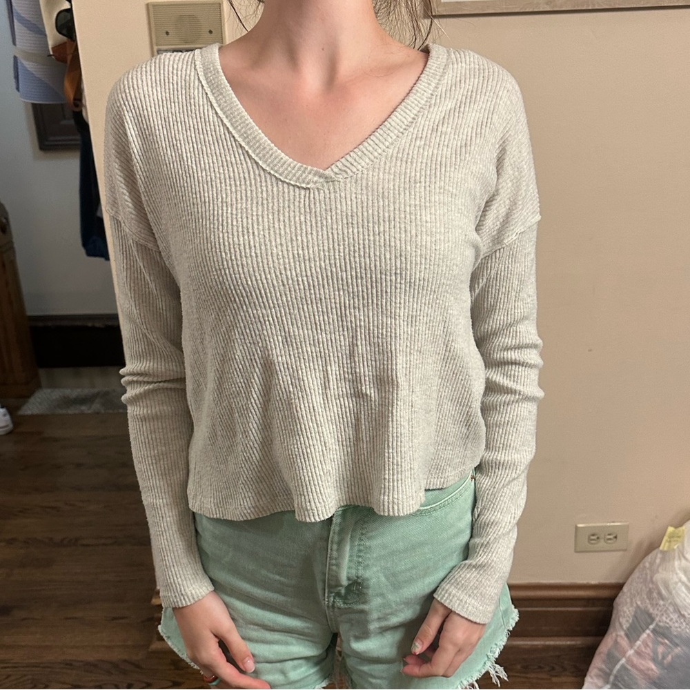 Project social T women’s size small cream v neck long sleeve cropped sweater